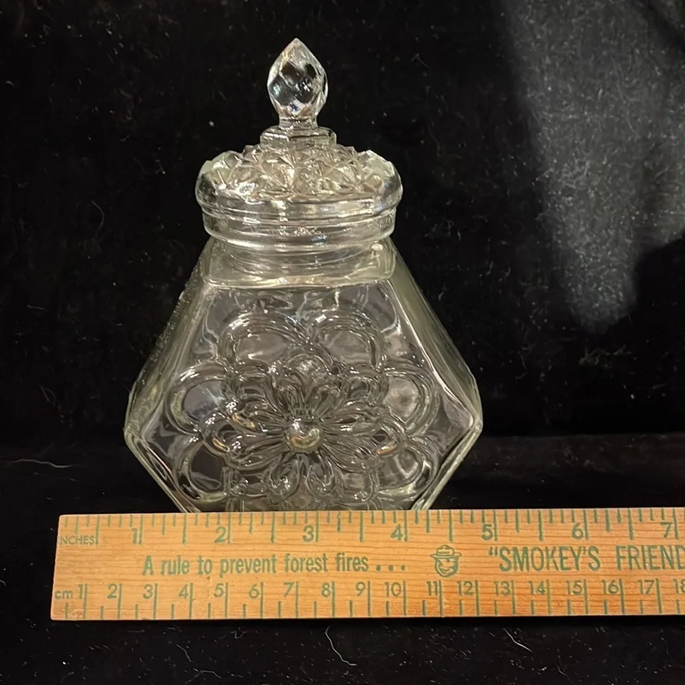 Avon - Vintage - lead crystal container with Lid - super pretty! Great Gift!